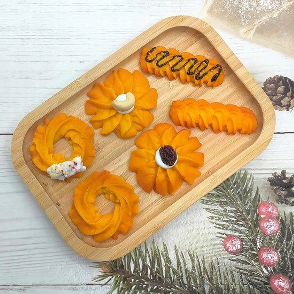 Accessoires Vitrine Cuisine : 6 Biscuits Factices Jaunes Décoratifs Pro