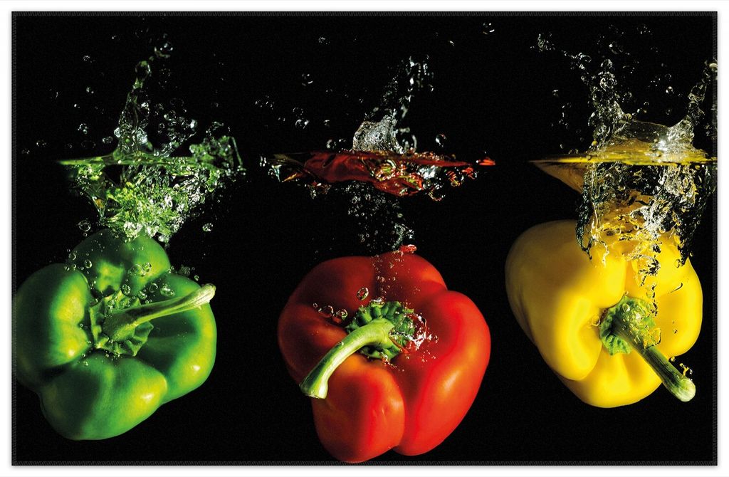 Wallario Premium Teppich, Größe 90 x 140 cm, Bunte Küche Paprika in rot gelb orange und grün im Wasser