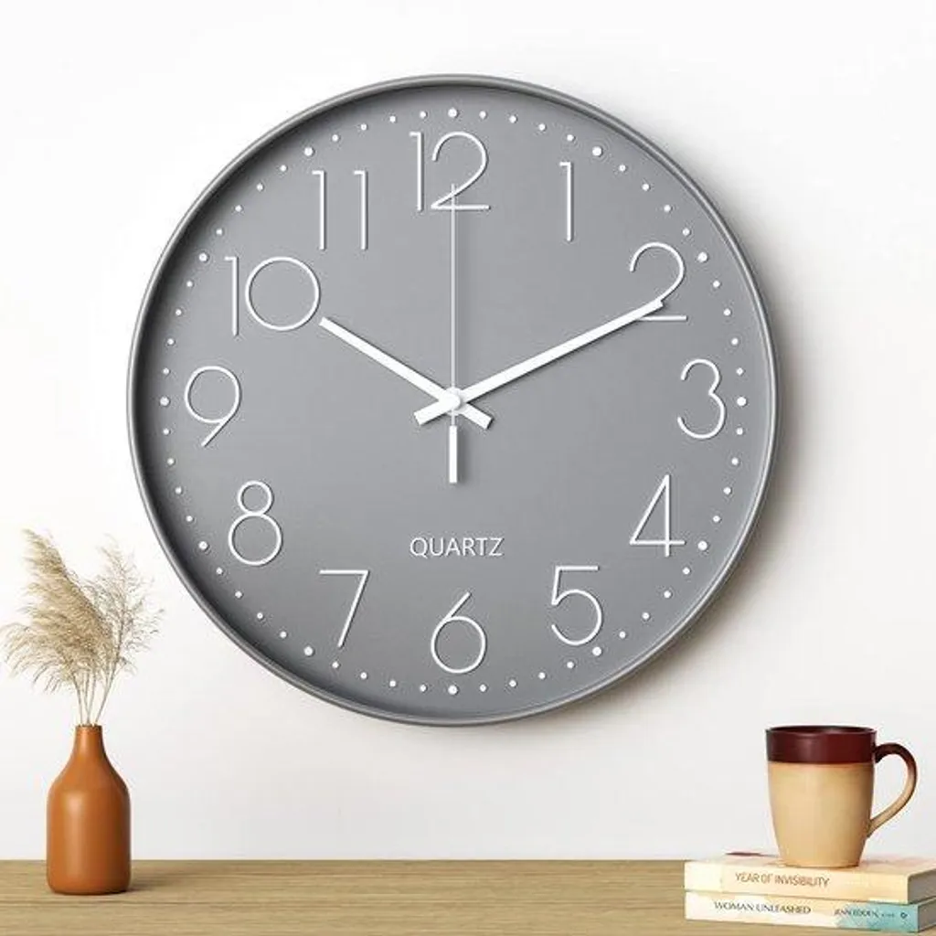 Horloge murale 30 cm lisible et moderne grise et blanche pour le salon