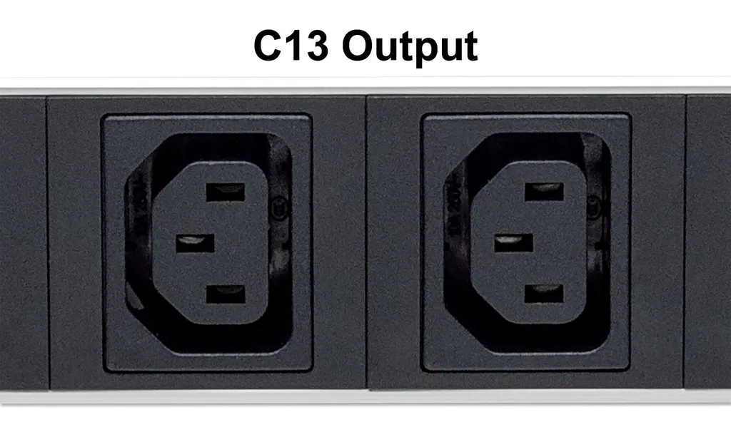 PDU Intellinet 24x C13+C19 Vert pour Montage Rack Haute Performance - 3