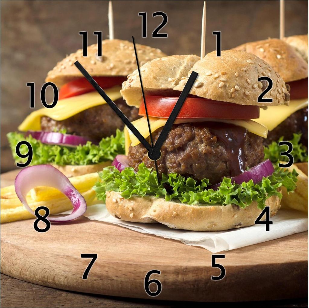 Wallario Design Wanduhr Saftige Burger auf Holzbrett aus Echtglas, Größe 30 x 30 cm