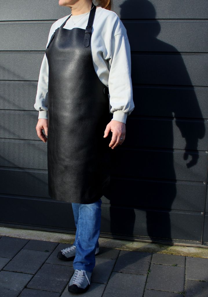 Premium Lederschürze, Grillschürze | 55x65 cm | deutsche Handarbeit | echt Leder, schwarz, 2 + mm dick und weich | auch als Schweißerschürze ge...