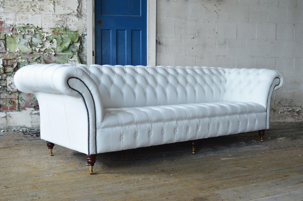 klassische Chesterfield Couch 4 Sitzer Sofa Couch Samt Leder Design big weiss