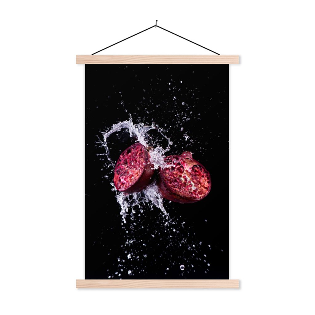 MuchoWow Textilposter Granatapfel - Frucht - Wasser - Schwarz - Violett 40x60 cm mit holzfarbenen Rahmen - Poster