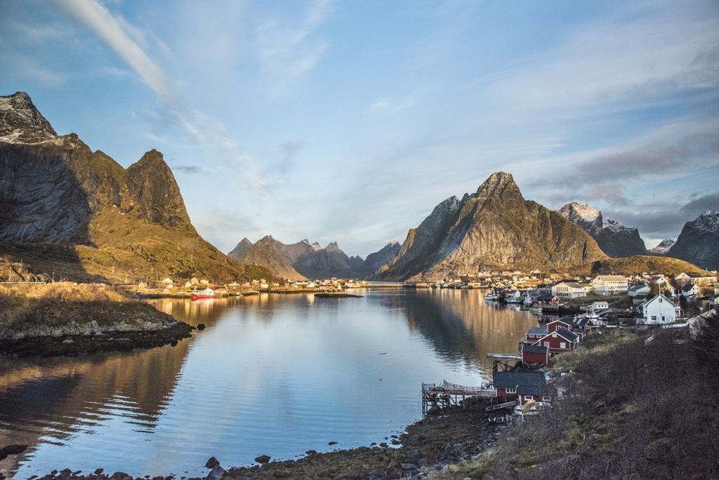 hansepuzzle 44296 - Fjord in Norwegen Puzzle, 2000 Teile, Natur, 90,0 x 60,0cm mit hochwertiger Aufbewahrung, Kartonbox & Beutel