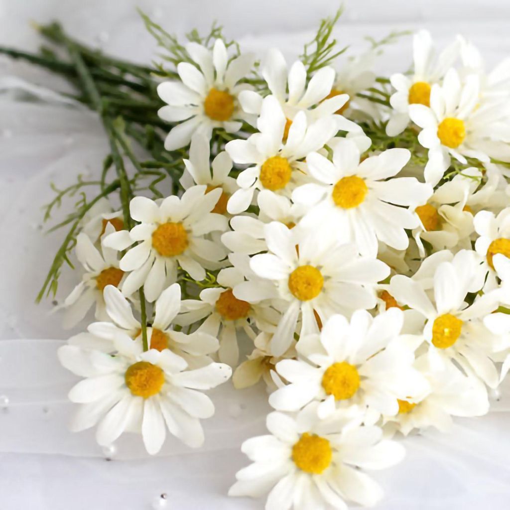 Künstliche Gänseblümchen Blumenstrauß Heimdekoration für Wohnzimmer Esszimmer Schlafzimmer Büro Milchig Weiß