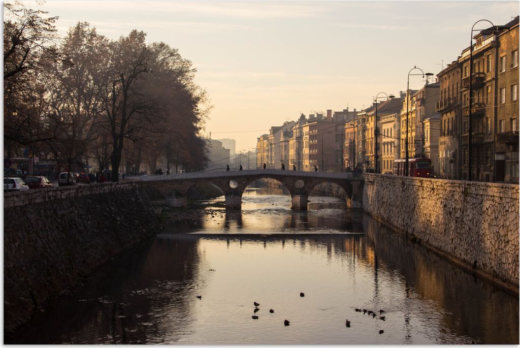 MuchoWow Poster Die Brücke über die Miljacka in Sarajevo Bosnien 60x40 cm - Schlafzimmerdekoration