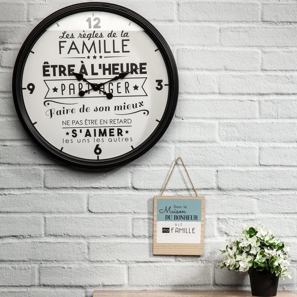 Horloge silencieuse La Vie en Famille au design scandinave épuré