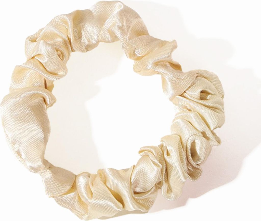 Faltiges Satin-Haargummi – Minimalistisch Beige