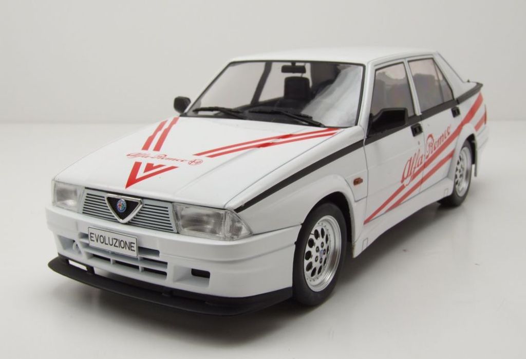 MCG 18430 Alfa Romeo 75 Turbo Evoluzione 1987 weiß 1:18