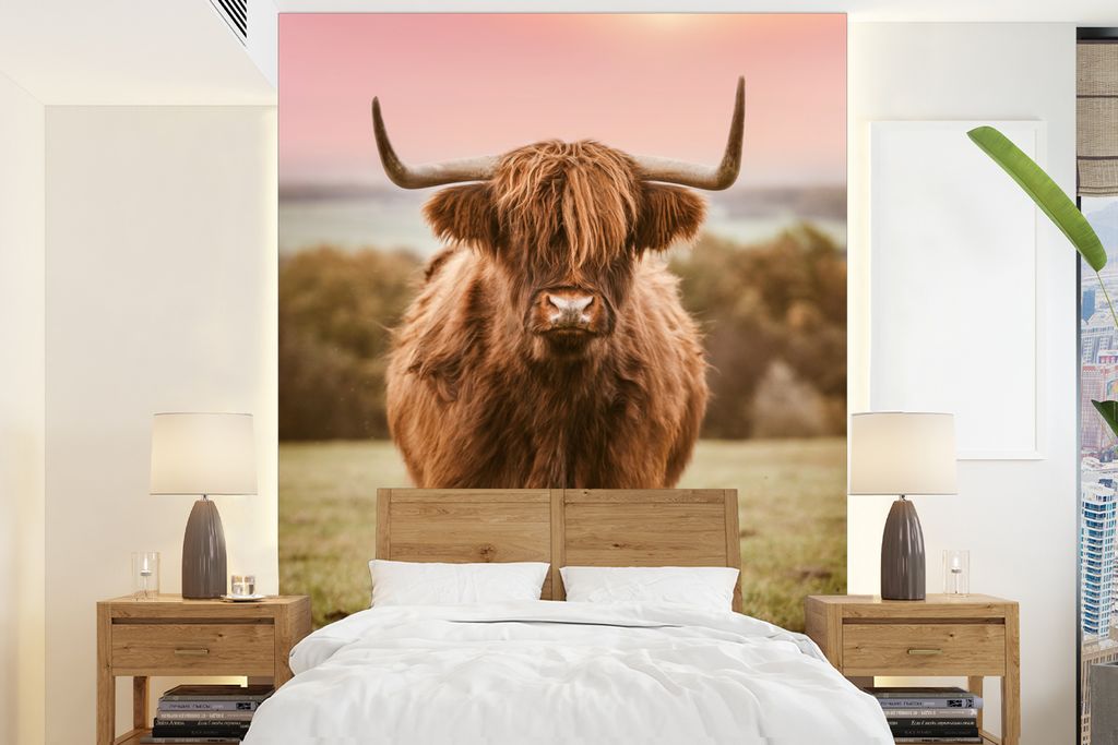MuchoWow Fototapete für Wohnzimmer oder Schlafzimmer Wandtapete Vinyl Motivtapete Schottischer Highlander - Kuh - Horizont - 195x260 cm - Wandbild