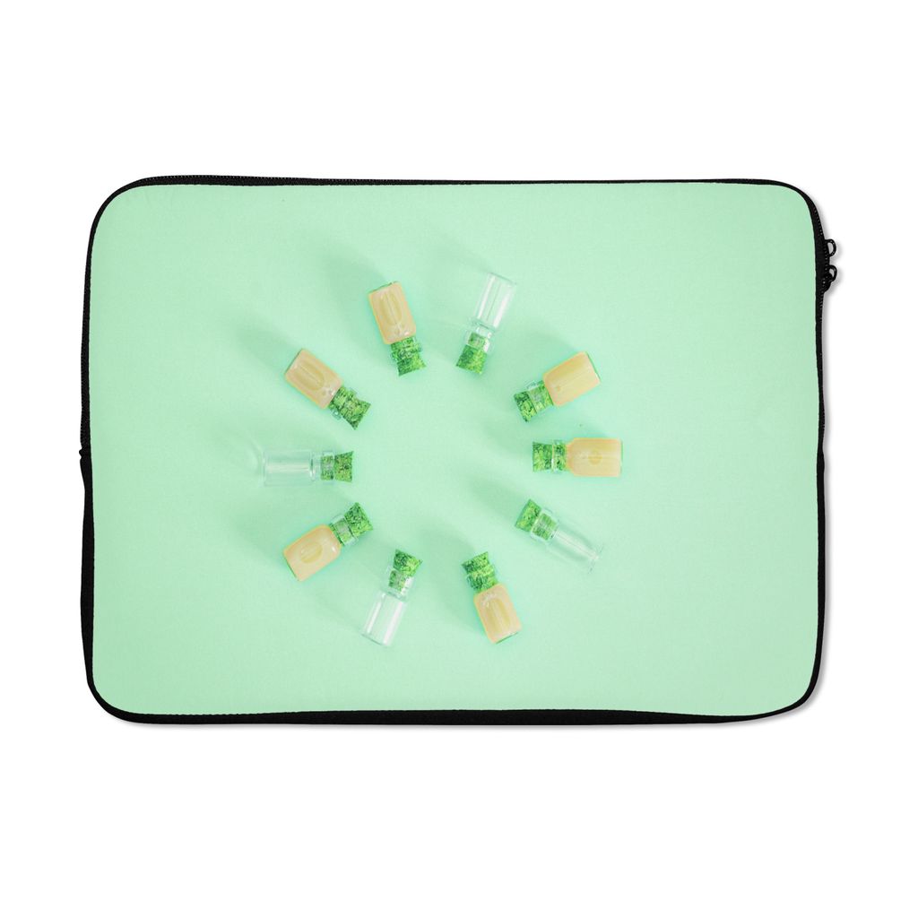 MuchoWow Laptop Hülle 14 ZollFlaschen auf mintgrünem Hintergrund Laptoptasche - Laptoptasche - Stoßsicher - Schutzhaube
