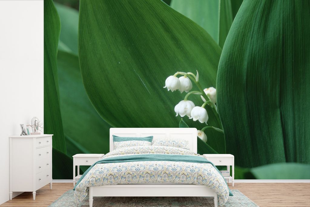 MuchoWow Fototapete für Wohnzimmer oder Schlafzimmer Wandtapete Vinyl Motivtapete Die dunkelgrünen Blätter um die Lilie von Dalen - 420x280 cm...
