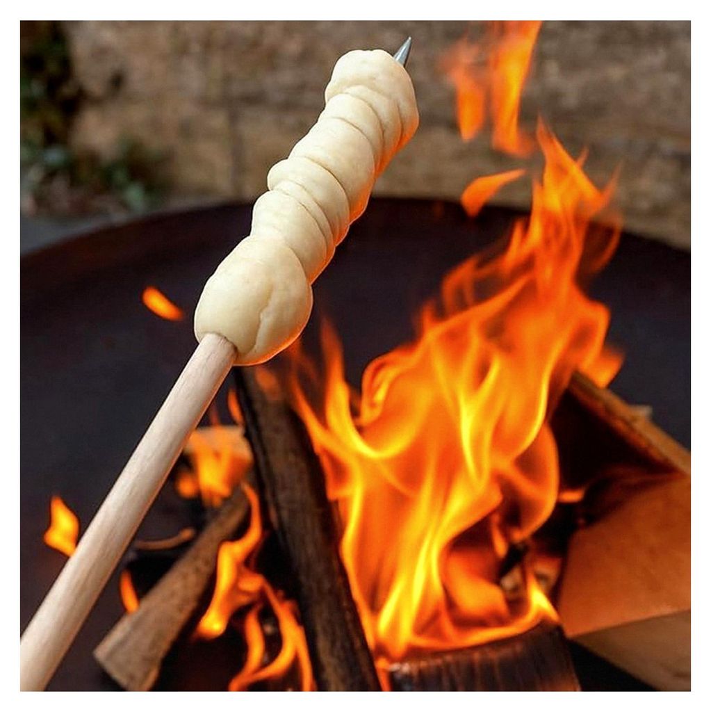 Stockbrot Set – 2 Stockbrotstöcke aus Buchenholz mit Edelstahl und 1 kg regionaler Brotbackmischung, hergestellt in Deutschland, Grillgeschenk, ...