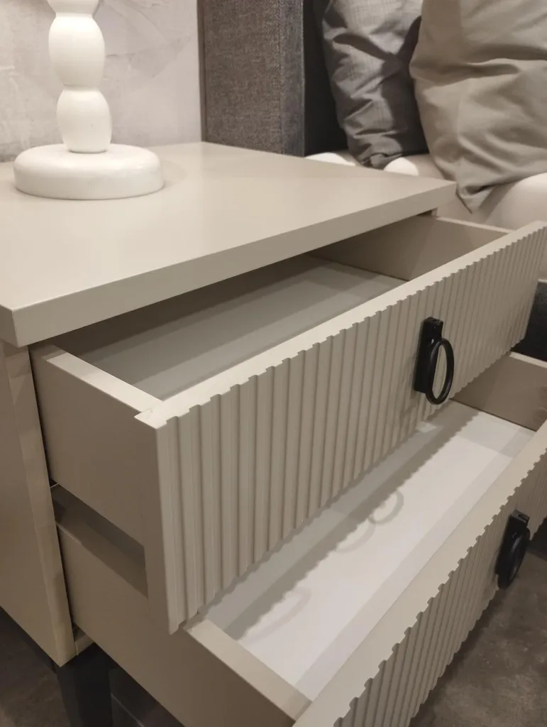 Table de nuit design pour optimiser votre déco de chambre de luxe