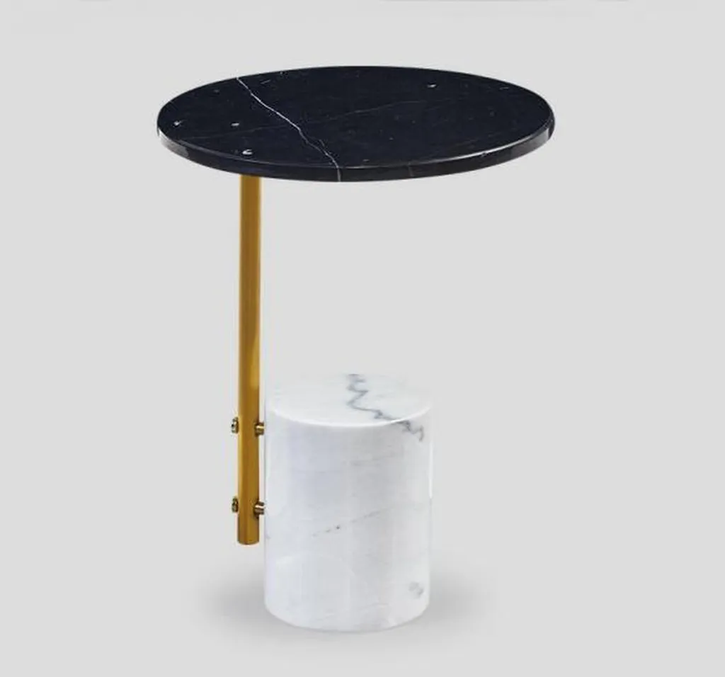 Table basse ronde multicolore pour égayer un salon sombre ou petit
