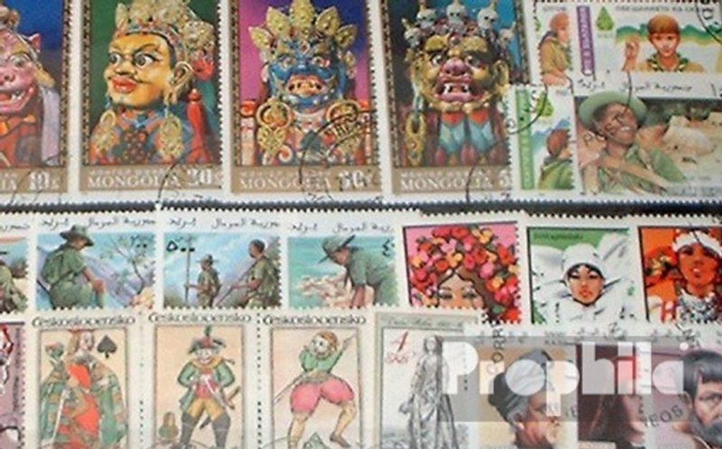 Briefmarken Motive 50 verschiedene Uniform und Trachten Produktbild 