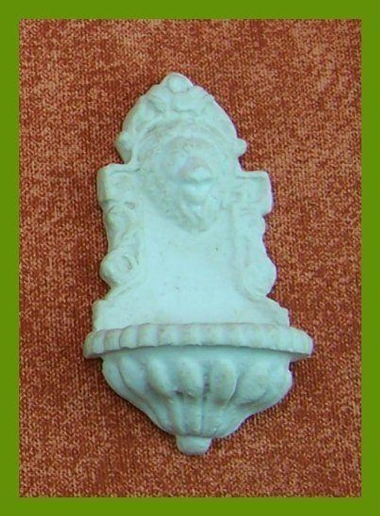 Wandbrunnen aus Polyresin farbig 6,5 cm. W816
