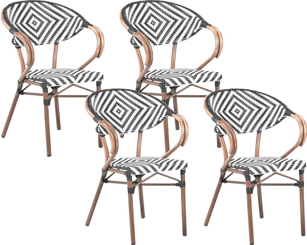 BELIANI Gartenstuhl 4er Set Schwarz u. Weiß Polyrattan Geflochten Geometrisches Muster mit Armlehnen Metallbeine in Dunkler Holzoptik Outdoor Terr...