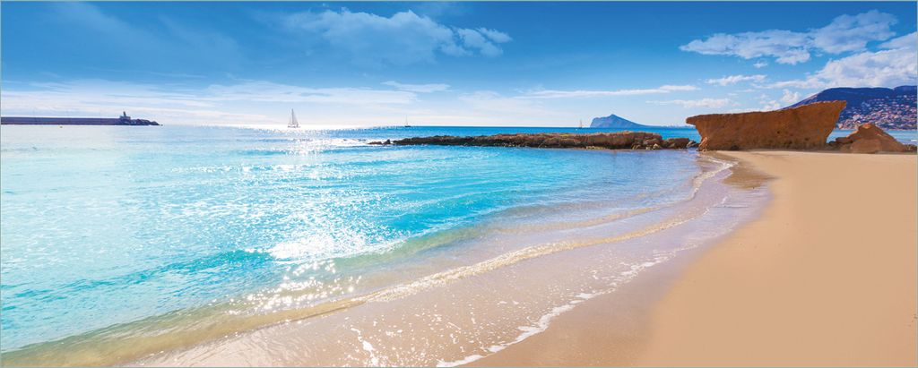 Wallario Poster - Traumstrand unter blauem Himmel, Kunstdruck Größe: 80 x 200 cm