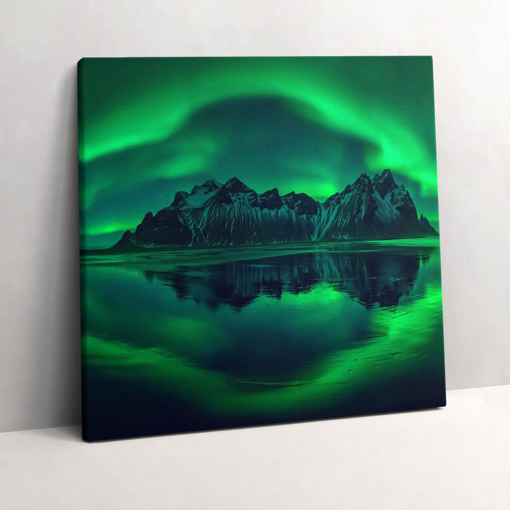 Northern lights - mirror reflection – Leinwandbild Wandbild – 60x60 cm – Leinwandbilder – Wandbilder – Schlafzimmer – Flur