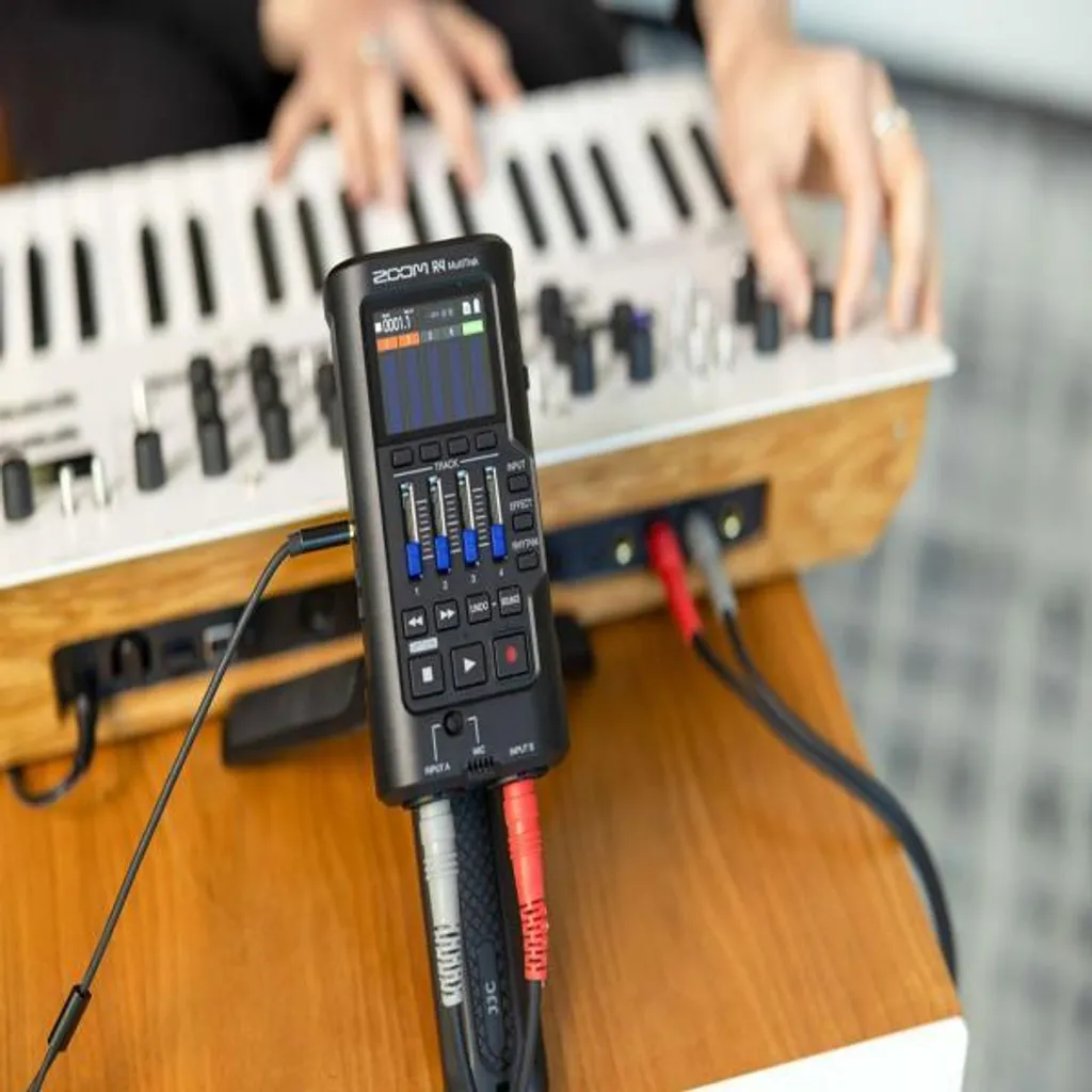 Studio de poche Zoom R4 MultiTrak avec interface audio USB et effets - 11