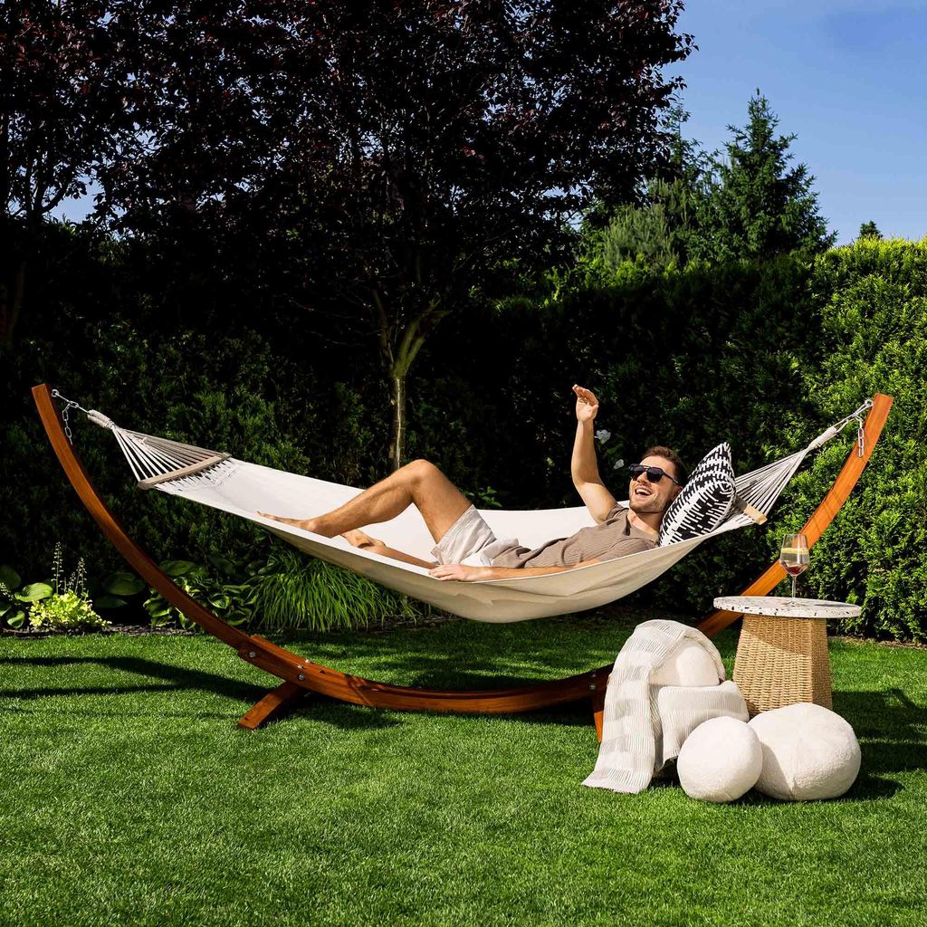 di volio Hängematte Trevia - creme, mit Gestell aus Holz, für den Outdoor-Bereich - wetterfest und robust, max. Belastung 150 kg