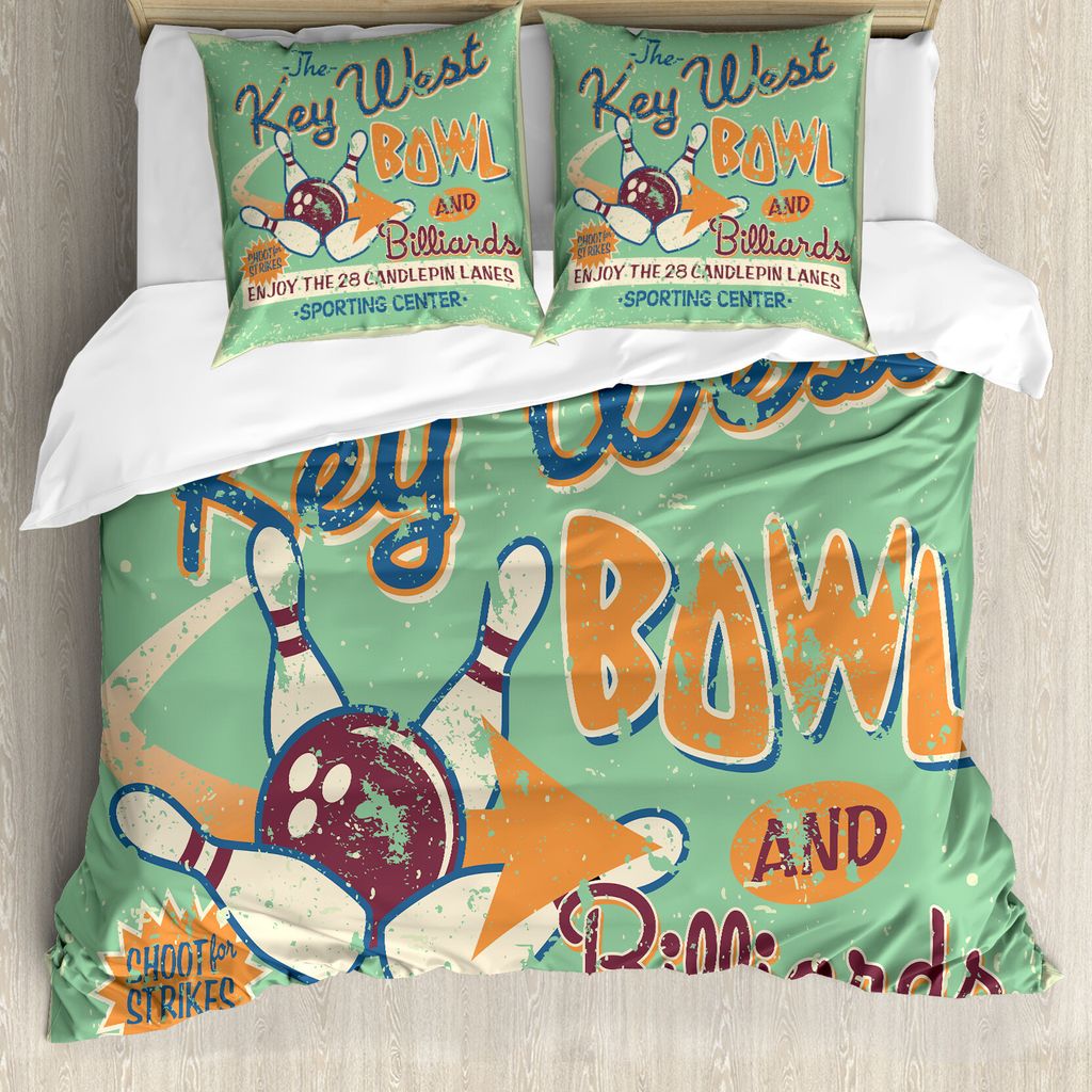 ABAKUHAUS Retro Bettbezugs Set Für Doppelbetten, Vintage Bowling Poster, Milbensicher Allergiker geeignet mit Kissenbezügen, Farngrün Bordeauxro...