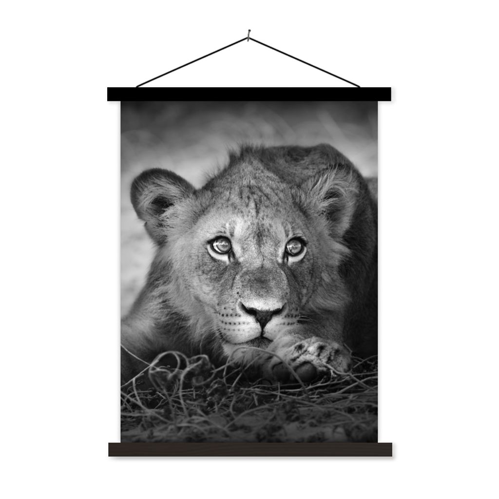 MuchoWow Textilposter Wildtiere - Löwe - Natur - Schwarz - Weiß 120x160 cm mit schwarzem Rahmen - Magnetischer