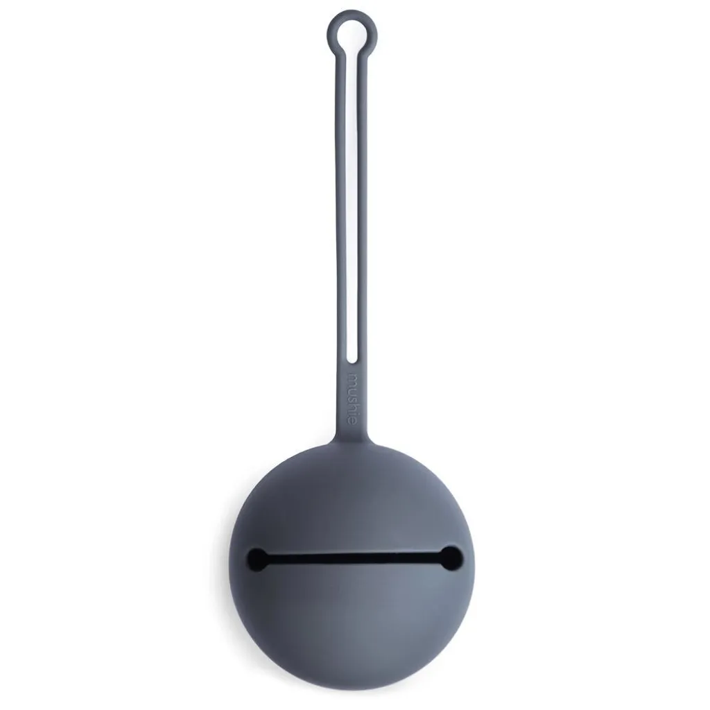 Range-tétine Mushie silicone bleu : fini les sucettes sales ou perdues !