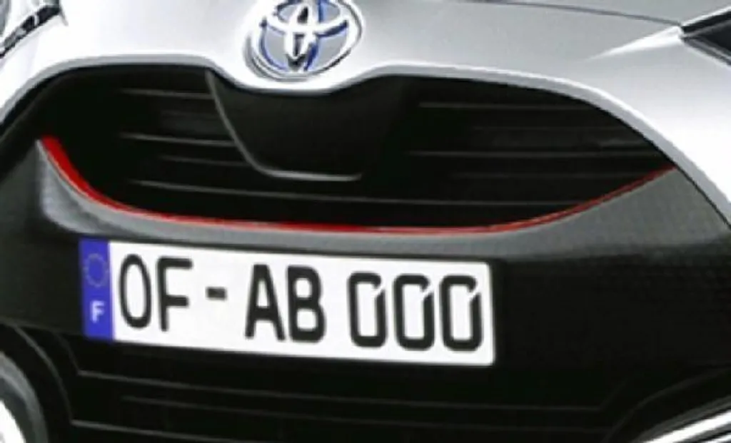 Habillage de pare-chocs avant rouge laqué d'origine Toyota Yaris ABS