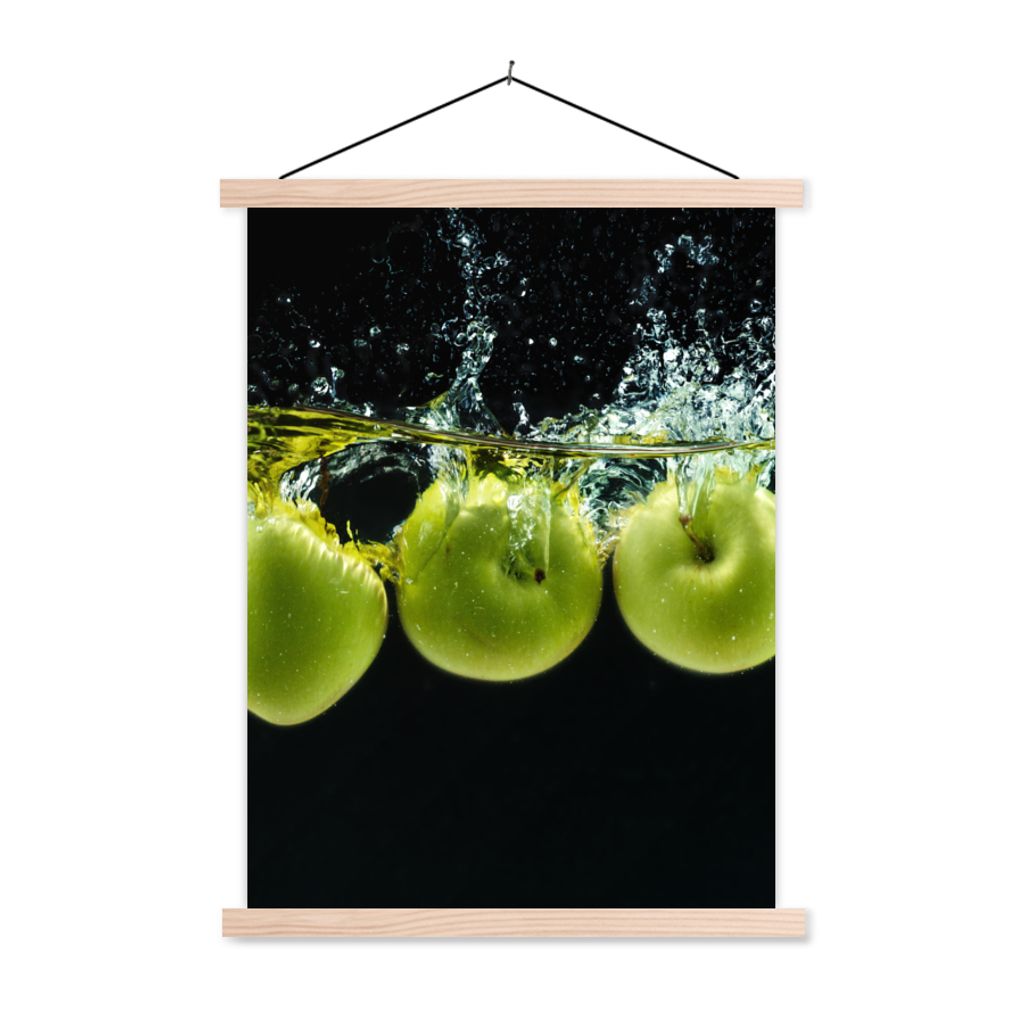 MuchoWow Textilposter Äpfel - Obst - Wasser - Schwarz - Grün 40x53 cm mit holzfarbenen Rahmen - Schlafzimmer