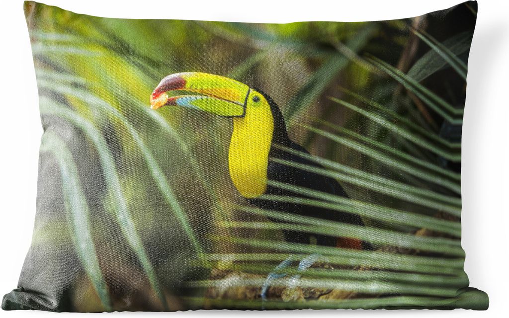 MuchoWow Outdoor Kissen - Nahaufnahme eines fütternden Tukans - 60x40 cm - Wetterfest - Lounge Kissen - Zierkissen - Kissen für Innenräume