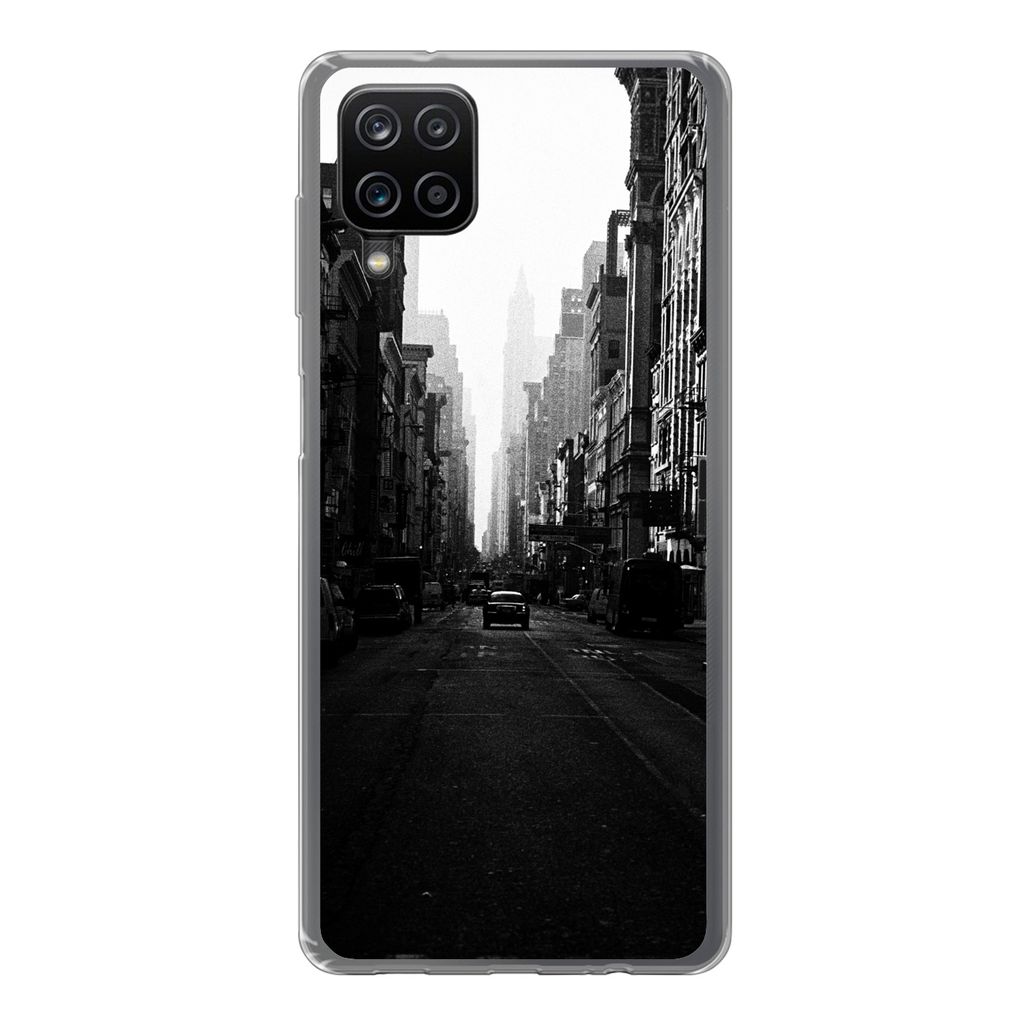 MuchoWow Handyhülle Schutzhülle Hülle für Samsung Galaxy A12 Autofahrt durch eine ruhige Straße in New York in schwarz-weiß Silikon Softcas...