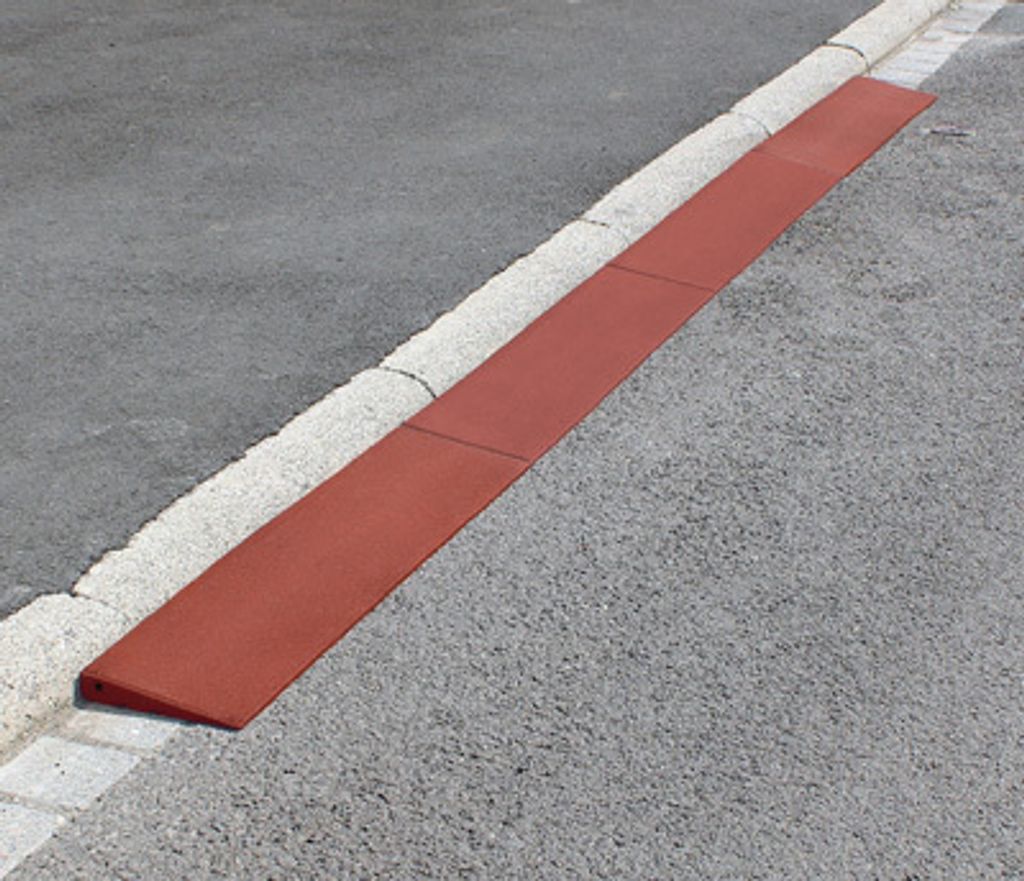 TireBed Bordsteinrampe 500x250x70 Mm – Aus Recyceltem Gummigranulat – Bis 5 T Pro Reifen – Für Auto, Rollstuhl, Stapler – Rutschfest & Witterungsbeständig – Made In Germany