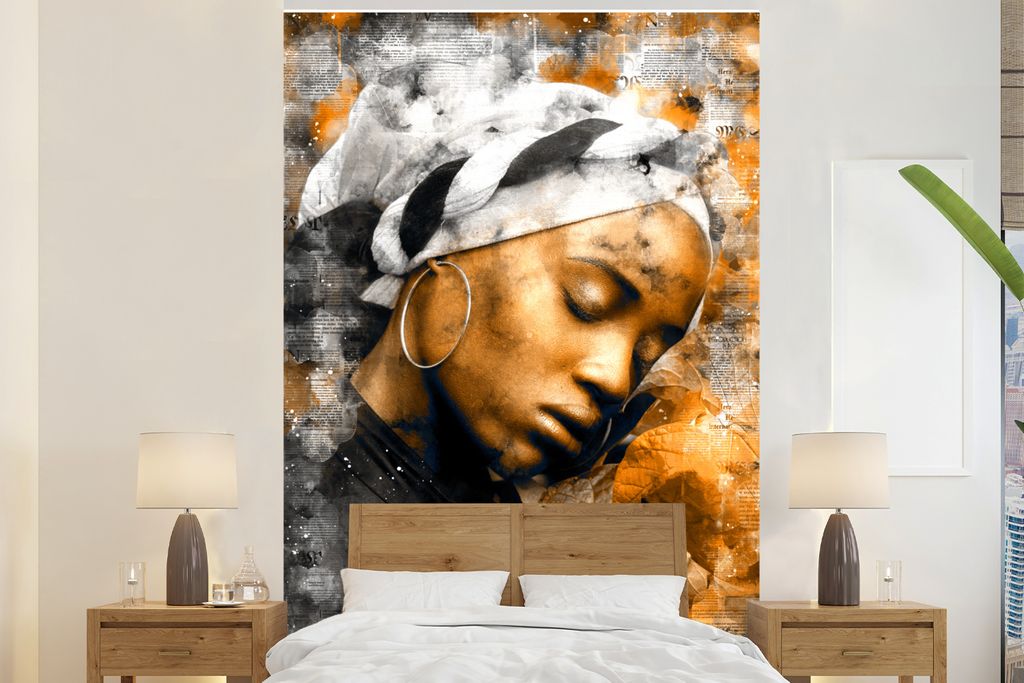 MuchoWow Fototapete für Wohnzimmer oder Schlafzimmer Wandtapete Vinyl Motivtapete Frauen - Kopftuch - Zeitung - 170x260 cm - Wohnzimmertapete