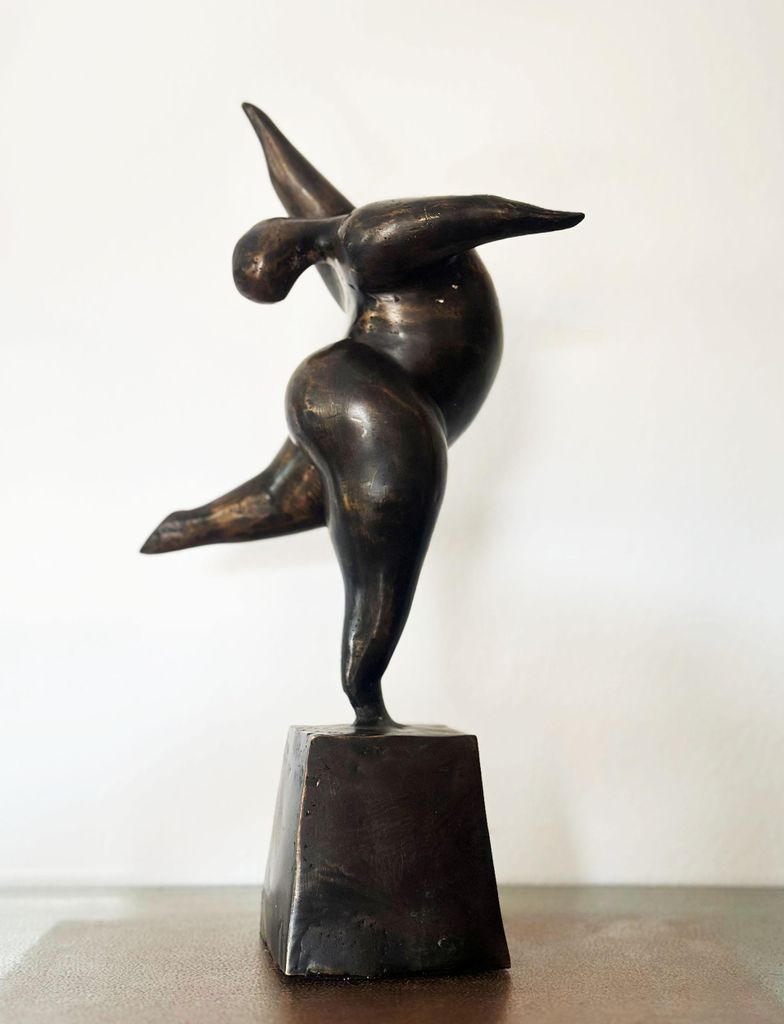 Bronzefigur Dicke Ballerina steht auf einem Bein 30cm Dekoration aus Bronze Skulptur Figur Geschenk Bronzestatue Mollige Dame Arme hoch Wetterfest