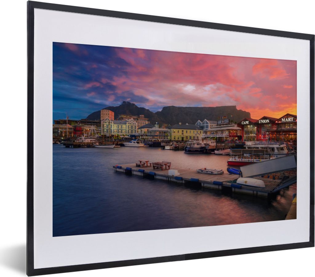 MuchoWow MuchoWow Gerahmtes Poster Feuriger Sonnenuntergang hinter dem Tafelberg und über Kapstadt 40x30 cm - Poster mit zchwarzem Bilderrahme...