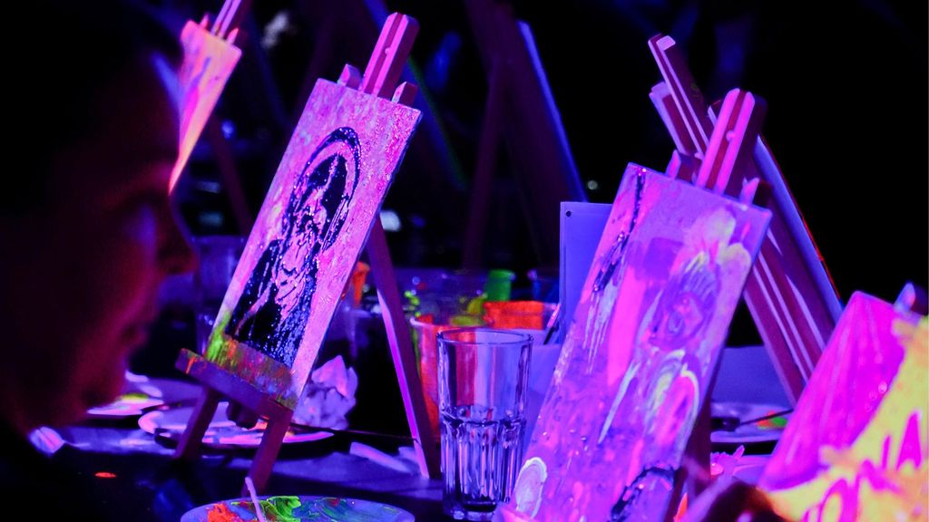 Jochen Schweizer Neon Sip & Paint Heidelberg; Erlebnis verschenken oder selbst erleben; Gutschein gültig für 1 Person