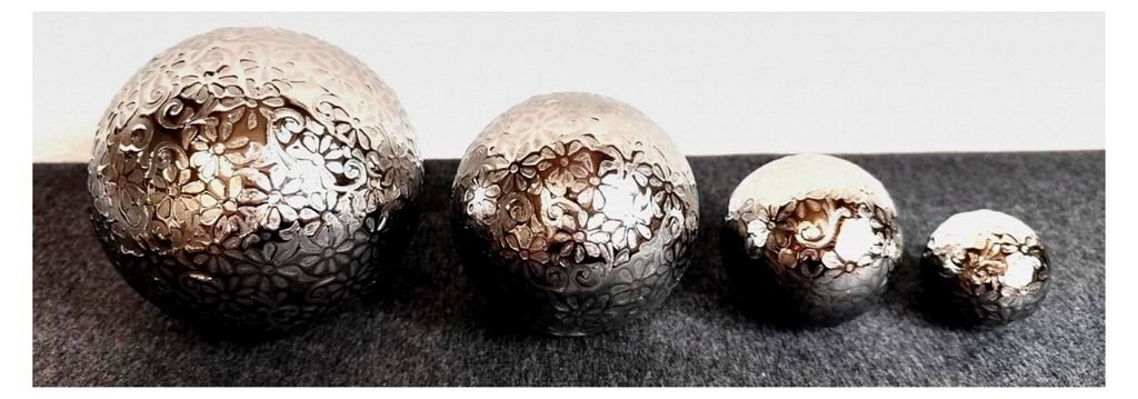 Dekorative Schwimmkugeln aus Keramik, 4er Set, Silber mit Blumenmuster, verschiedene Größen