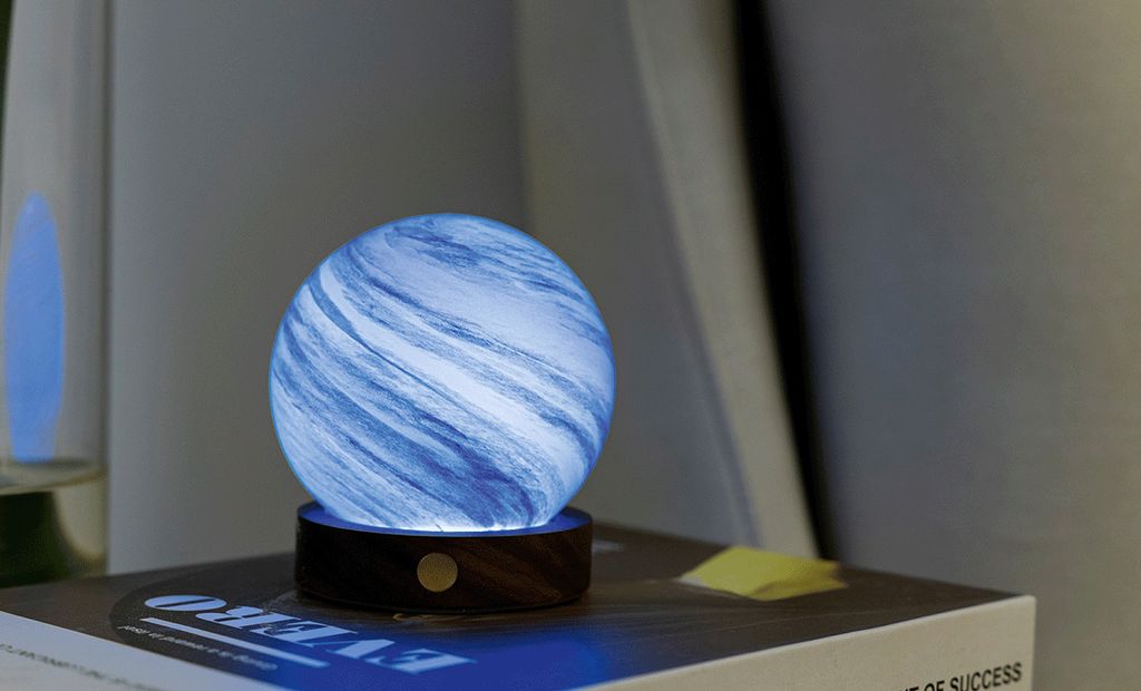 Gingko AstraGlass Lampe Mini Polarwolke Walnussholz und Glas RGB LED Licht Dekoration Beleuchtung Wohnzimmer Art Deco Stil Smart Touch Batteriebetr...