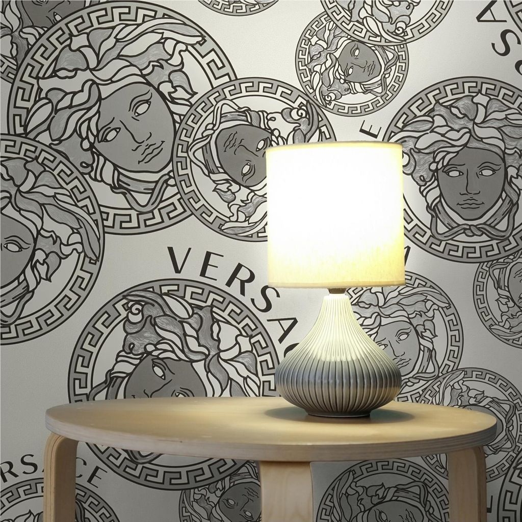 Tapete Versace Luxus-Optik M1-No.11516 | Vliestapete Design | Creme | Silber | Medusa | Schriftzug