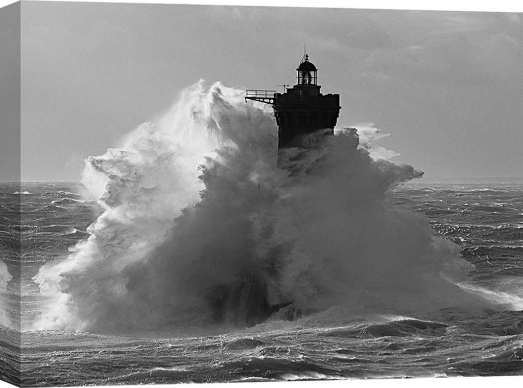 Fotografie Leuchtturm im Sturm - Leinwandbild - Jean Guichard, Phare du Four lors d'une tempête - 70x50 cm