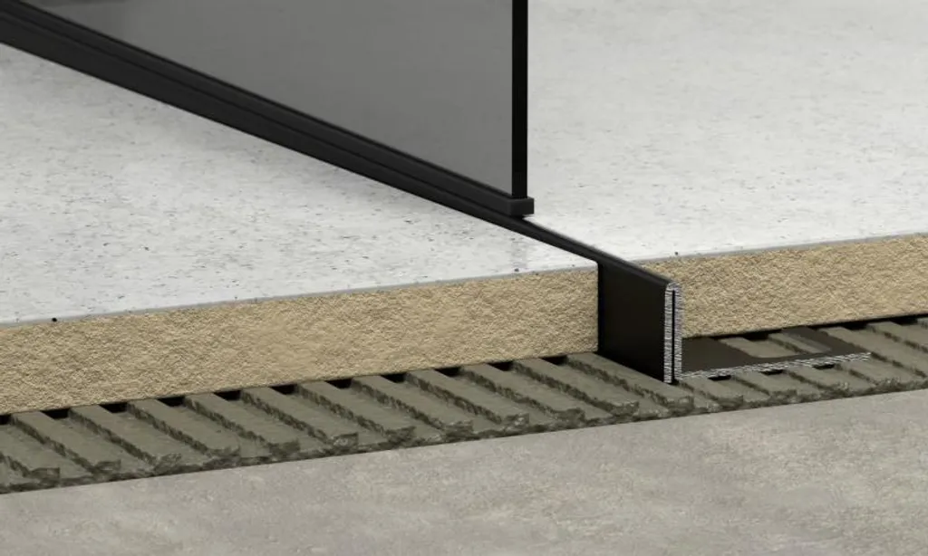 Éliminez les marches de sol avec cette bande inox noire 10x1200 mm
