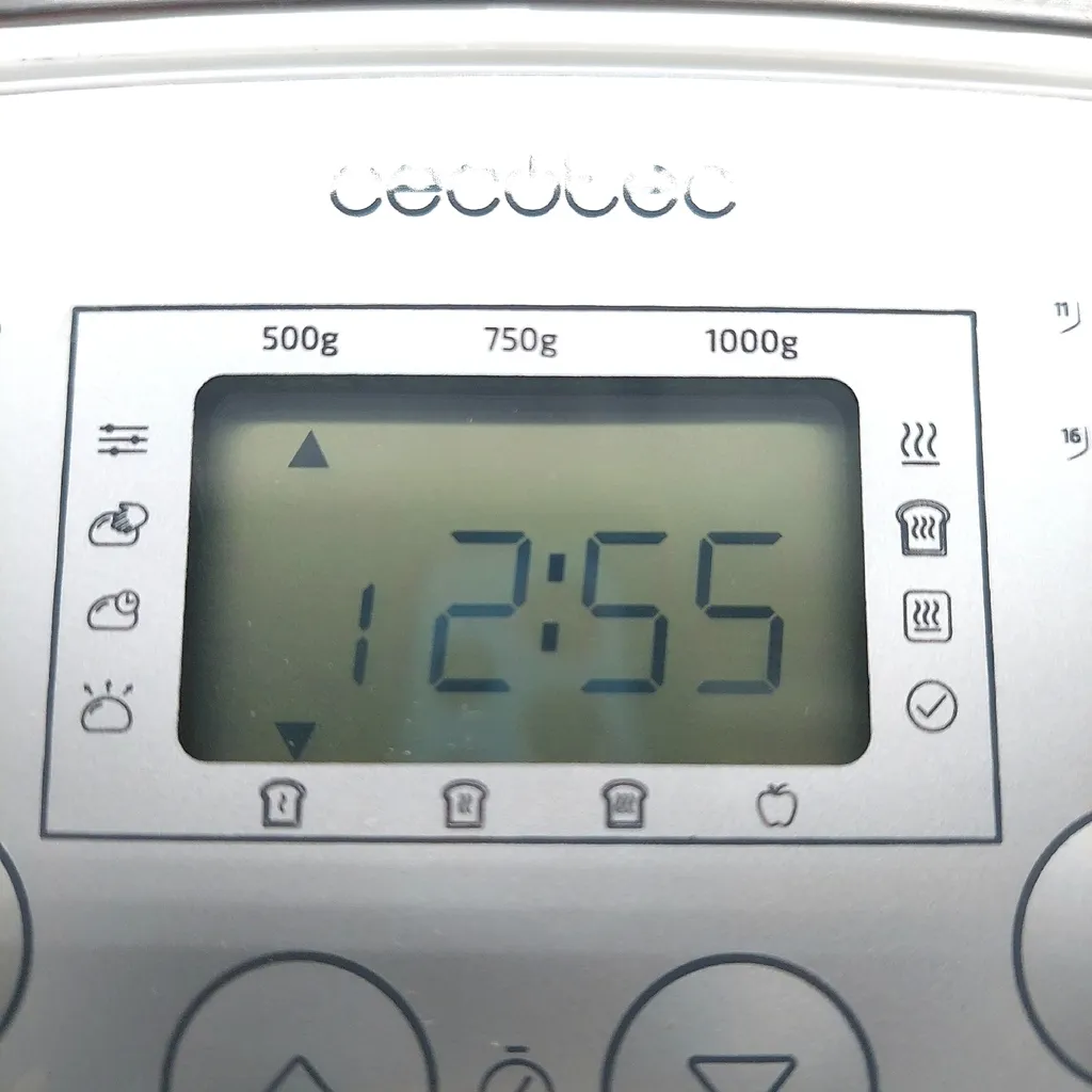 Machine à pain 550W Cecotec avec 19 programmes et départ différé 15h - 13