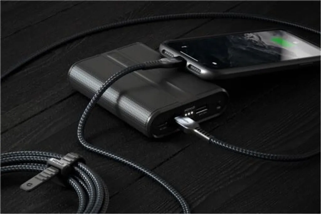 Câble USB-C Lightning 1.5m Nomad en Polyamide pour charge iPhone de bureau - 10