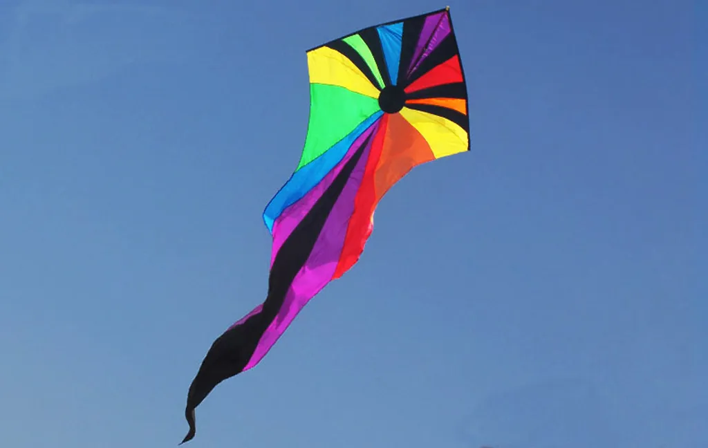Cerf-volant arc-en-ciel delta en polyester avec longue queue de 7m