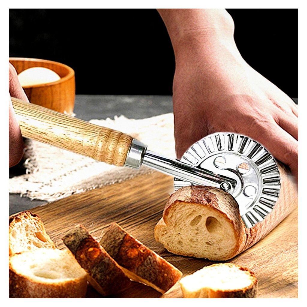 Pizza-Radschneider und Nudelschneider mit Holzgriff und geriffelter Kante