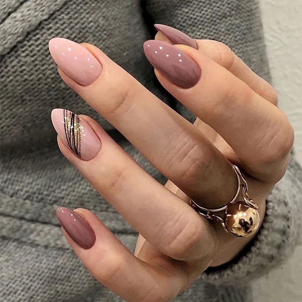 Glänzende rosa Mandelnägel zum Aufdrücken mit Designs, Acrylnägel zum Aufdrücken, Aufklebnägel für Frauen, Reinfarbige künstliche Nägel f...