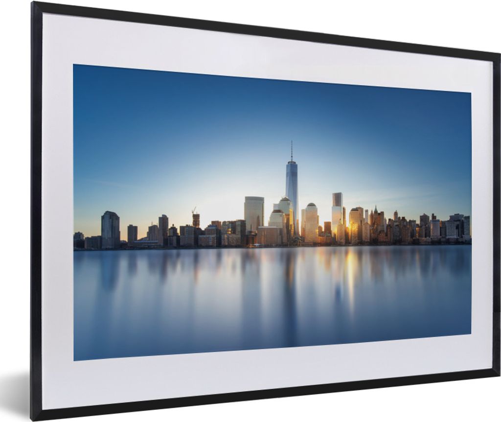 MuchoWow MuchoWow Gerahmtes Poster Die Skyline von New York mit dem World Trade Center in der Mitte 60x40 cm - Poster mit zchwarzem Bilderrahme...